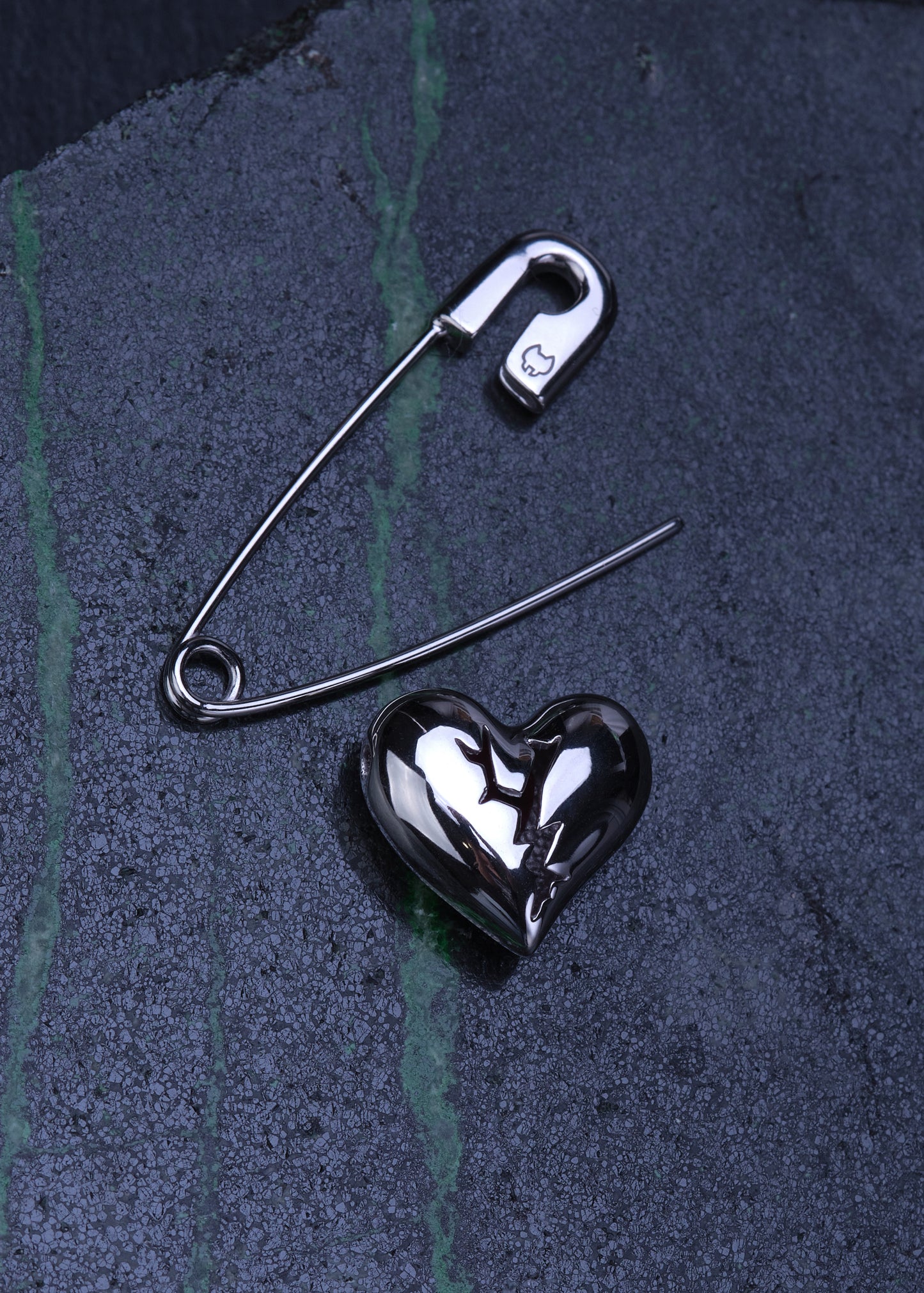 SAFETY PIN Earring with CRACKED HEART Charm
