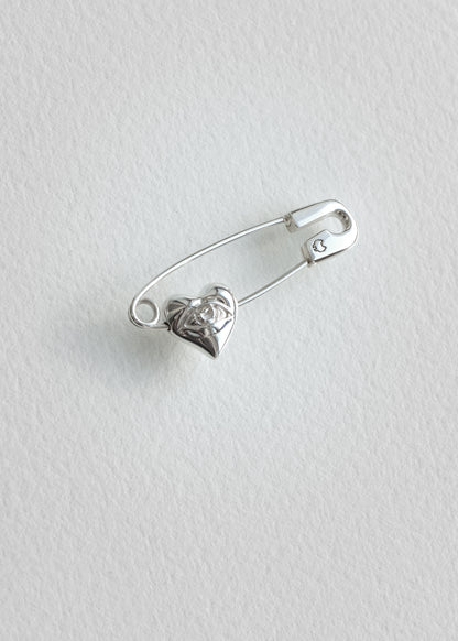 SAFETY PIN Earring with "On ne voit bien qu'avec le cœur" Charm