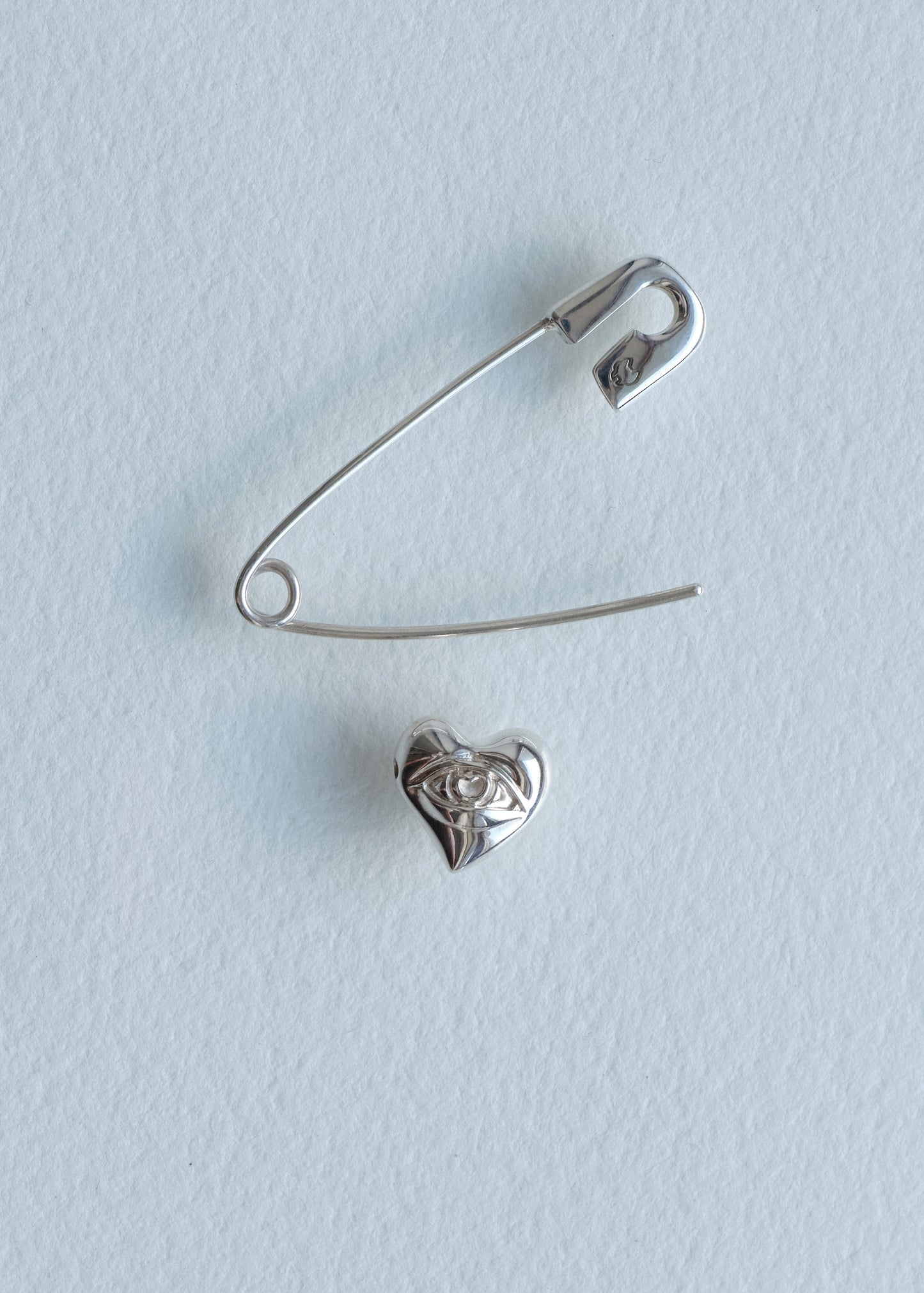 SAFETY PIN Earring with "On ne voit bien qu'avec le cœur" Charm