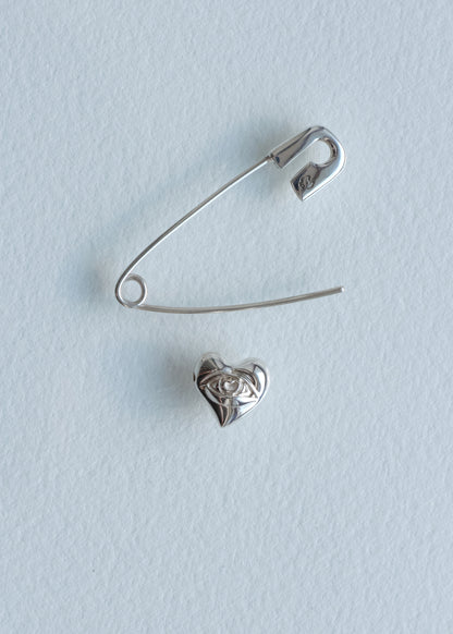 SAFETY PIN Earring with "On ne voit bien qu'avec le cœur" Charm