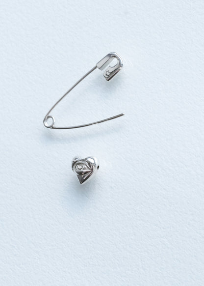 SAFETY PIN Earring with "On ne voit bien qu'avec le cœur" Charm